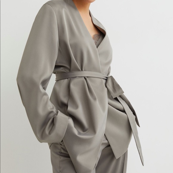 NWT silver gray satin robe style blazer w/ belt size M - Picture 3 of 8